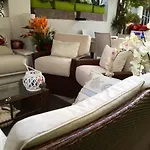 Charming + Garden דירה *